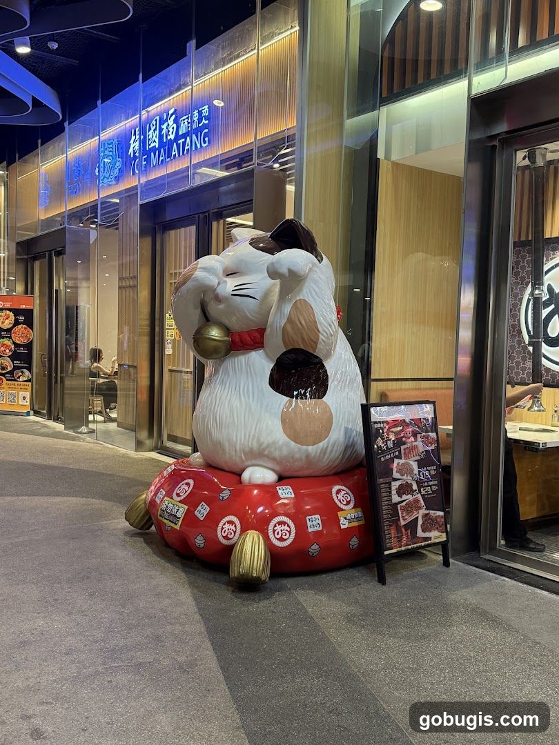 Maneki-neko statue outside a restaurant