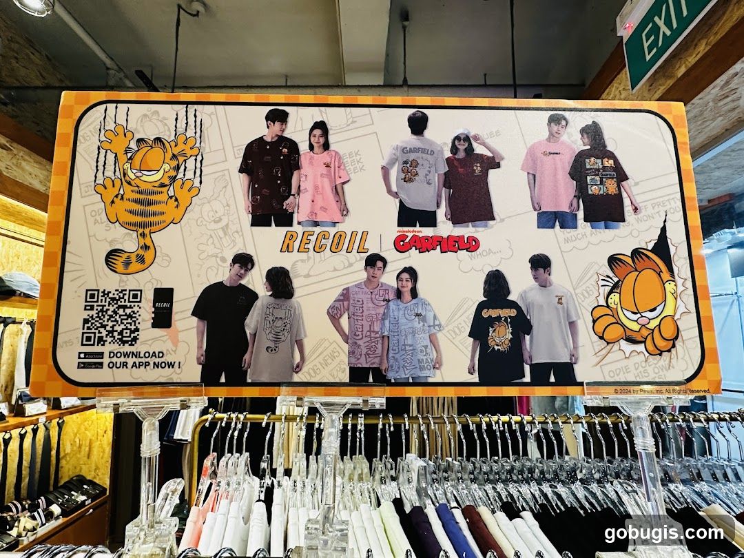 Garfield T-Shirt Display