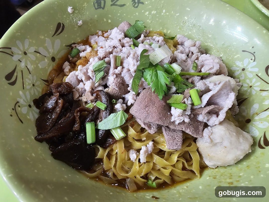 Noodles with Minced Pork and Mushrooms