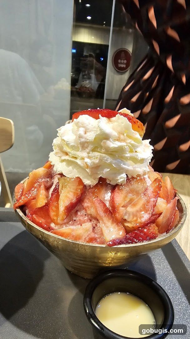 Strawberry Bingsu