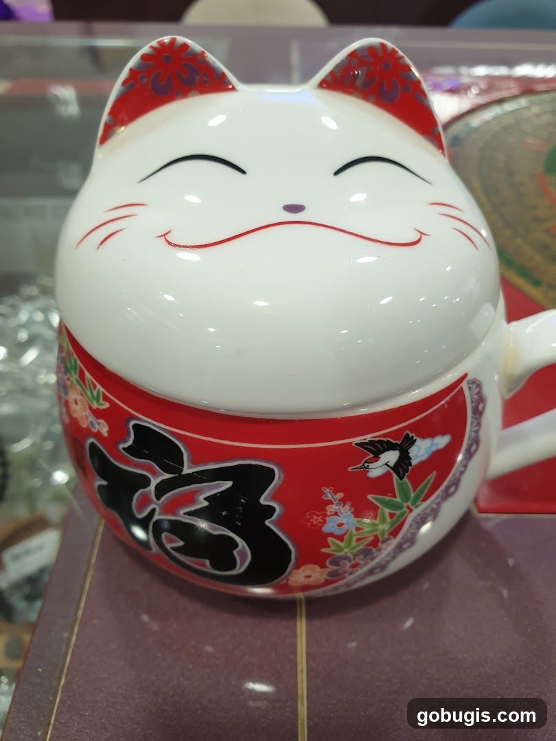 Maneki-neko mug
