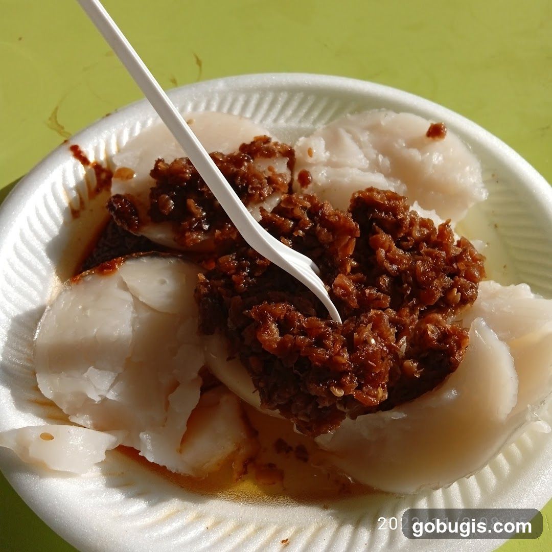 Steamed Rice Cakes with Toppings