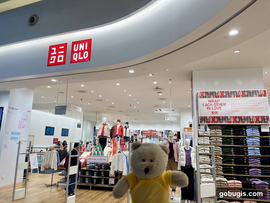 Uniqlo Store Interior