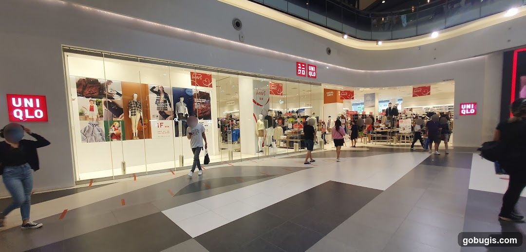 Uniqlo Storefront