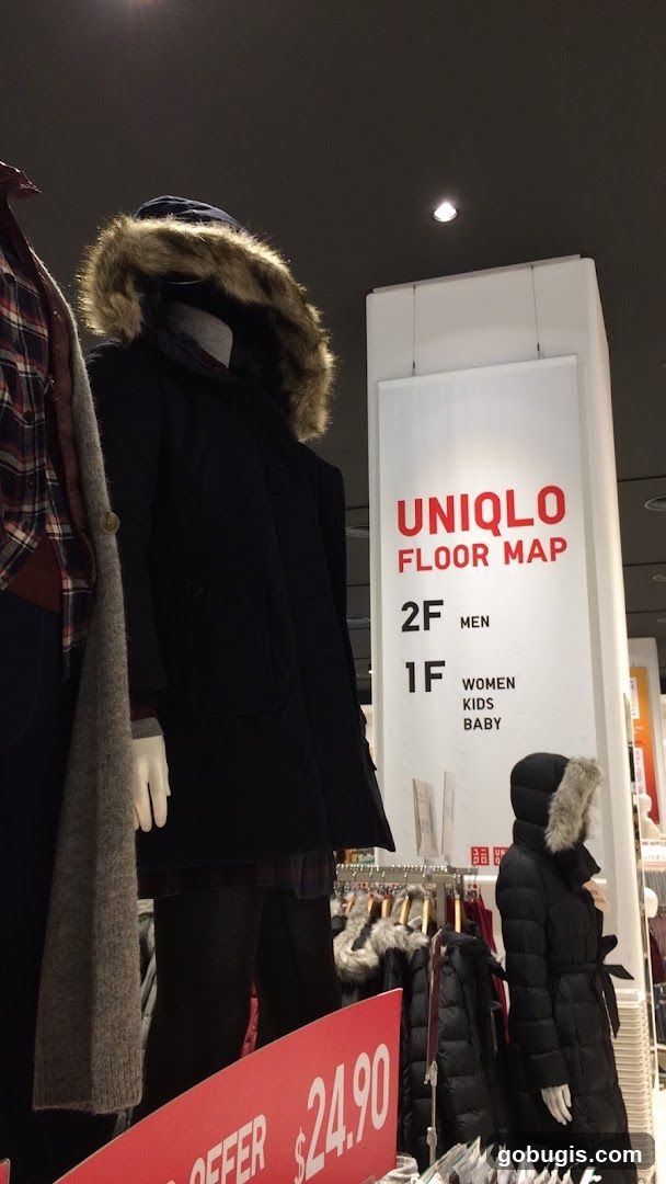 Uniqlo Store Display