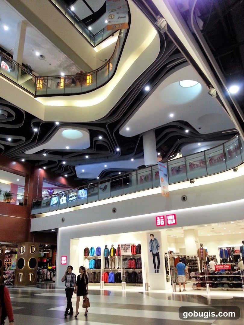 Uniqlo Storefront