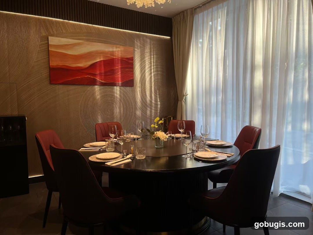 Elegant Dining Table Setting