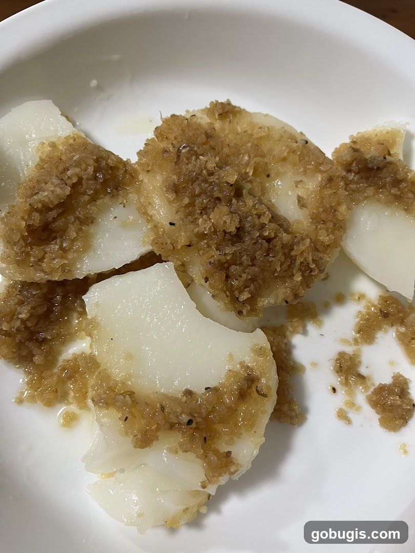 Steamed Rice Cakes with Toppings