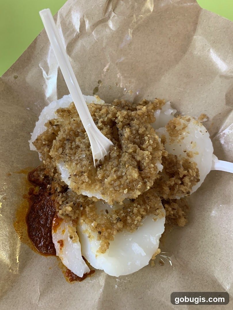 Rice cakes with topping and chili sauce
