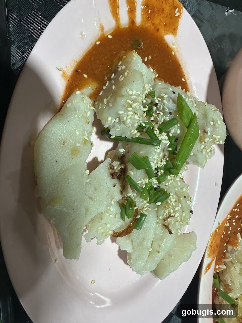 Rice cakes with sauce