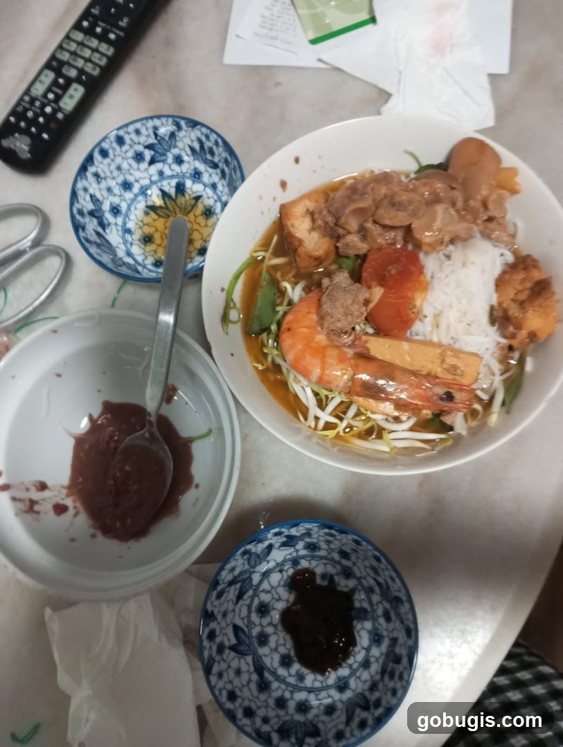 Noodle Soup with Shrimp and Meat