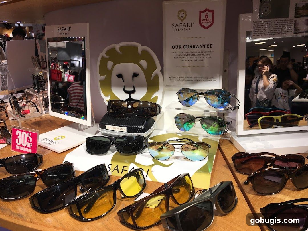 Safari Eyewear Display
