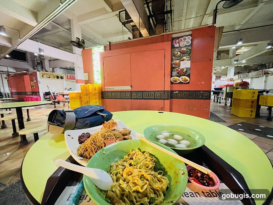 Food court dining