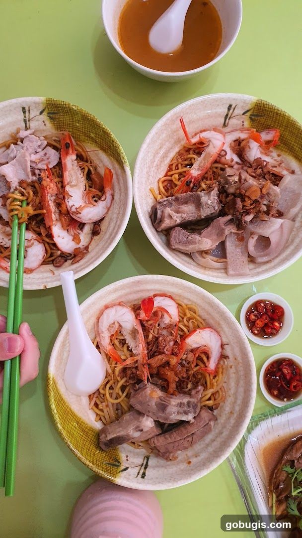 Noodles with Shrimp and Pork Ribs