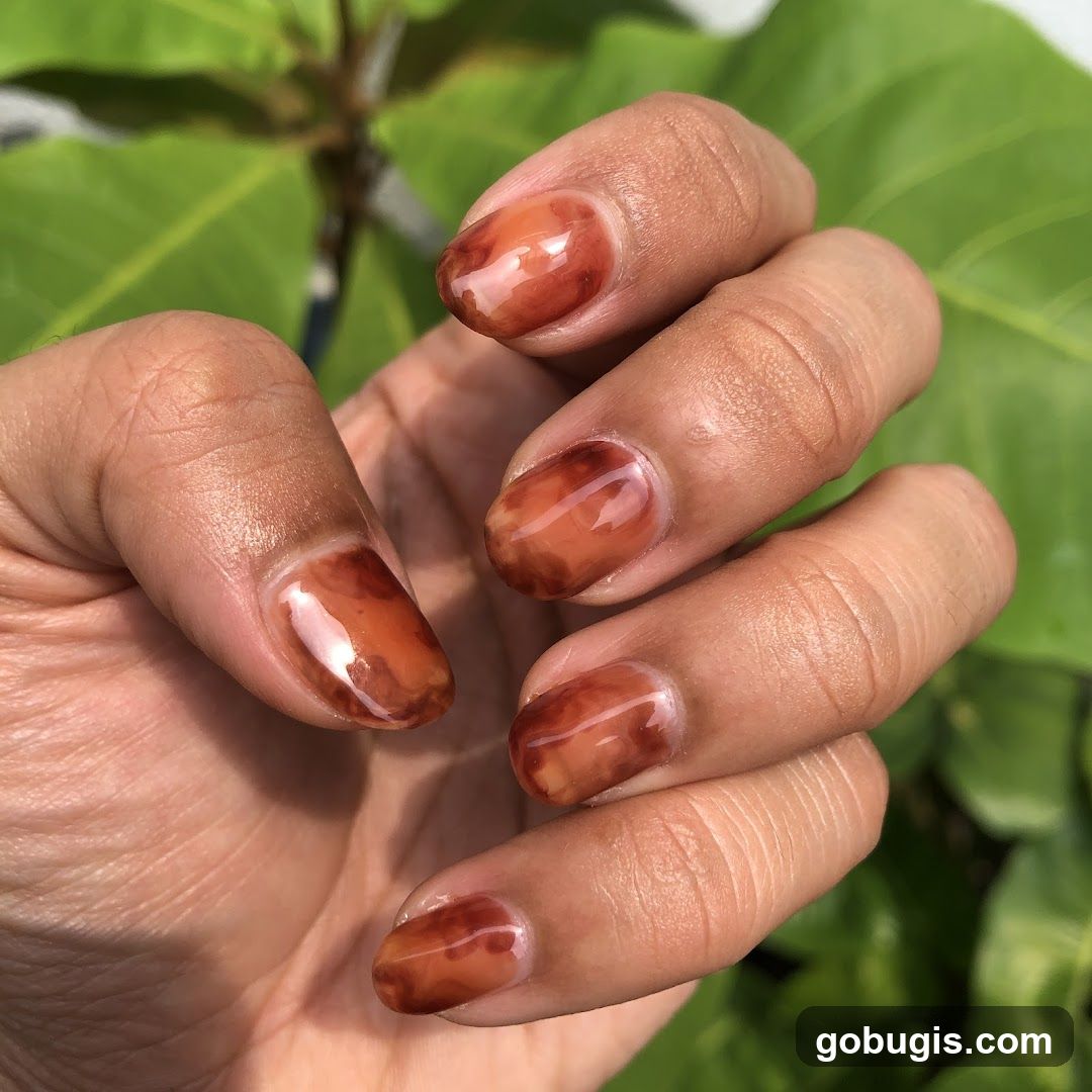Marble-patterned Nails