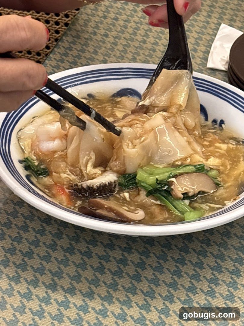 Noodles with Seafood and Vegetables