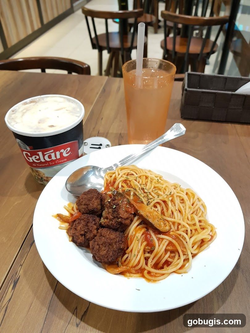 Spaghetti with Meatballs and Drink