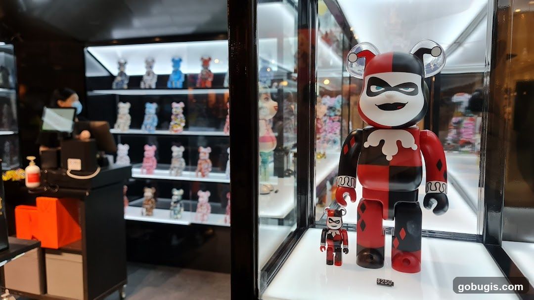 Harley Quinn Collectible Display