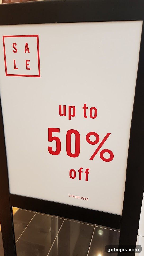 Aldo Store Interior
