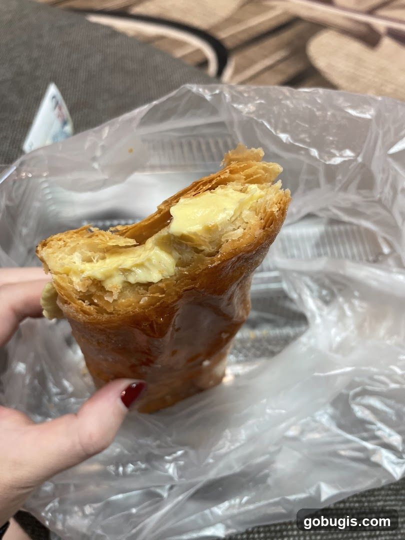 Pastry with Cream Filling