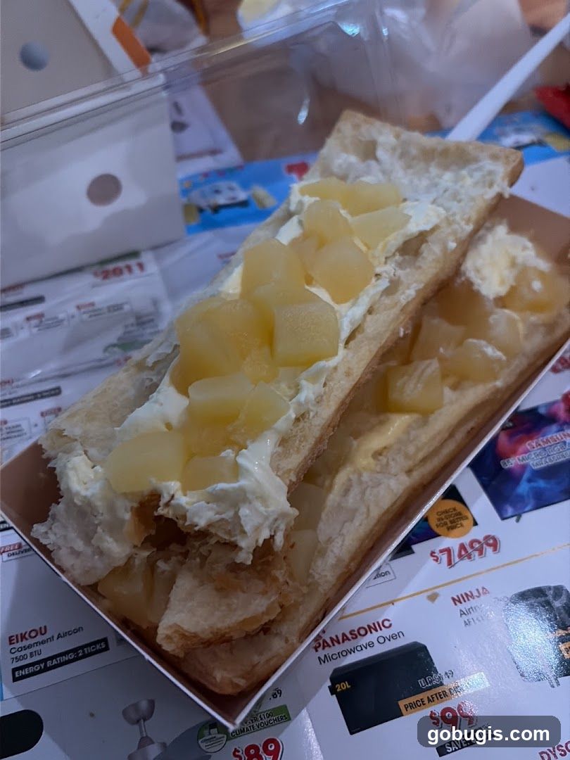 Pastry with cream and fruit
