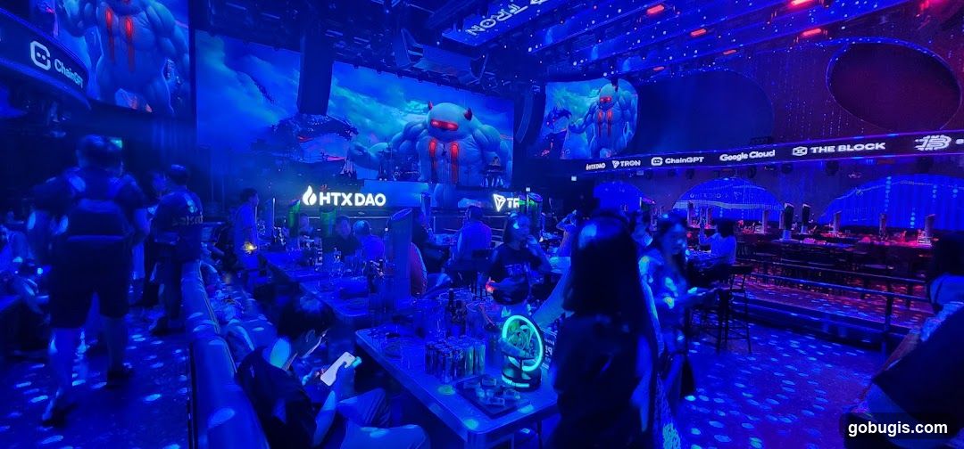 Event with large screens and audience