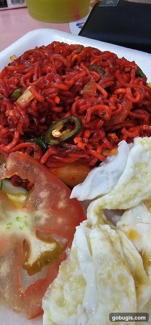 Spicy Noodles with Fried Eggs and Tomato