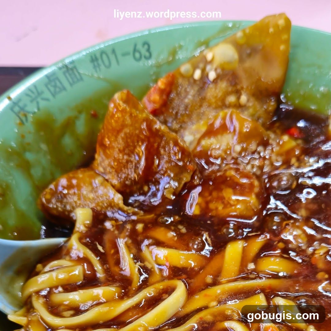 Noodles with Fried Food