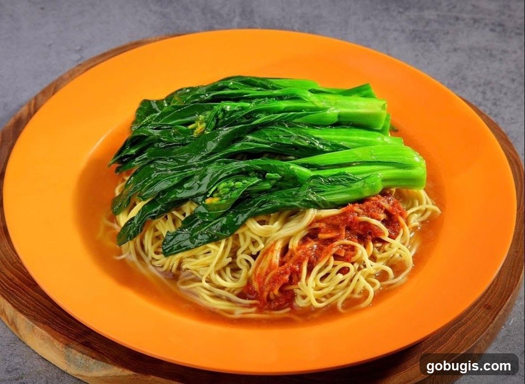 Noodles with Greens and Sauce