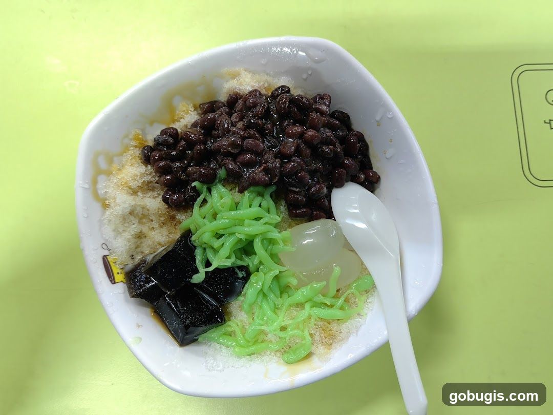 Dessert with Red Beans and Green Noodles