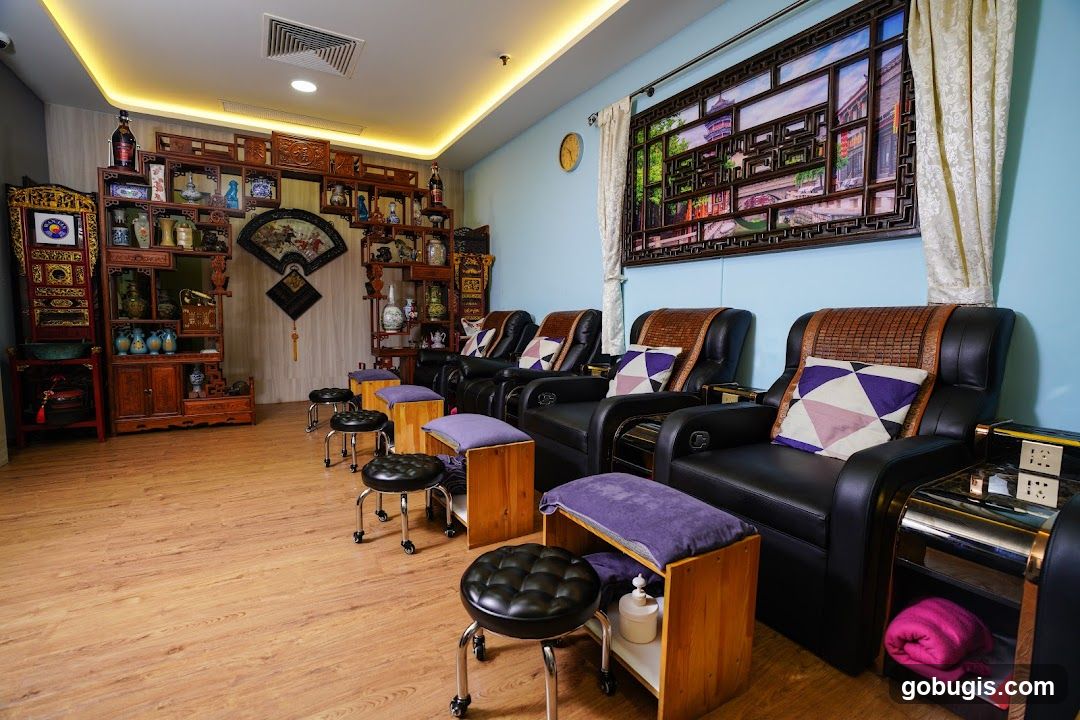 Massage Chairs and Decor