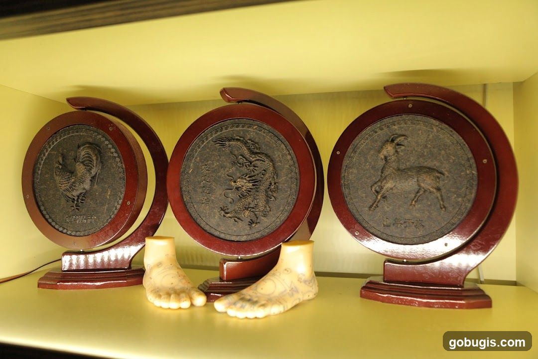 Decorative Plaques and Foot Models