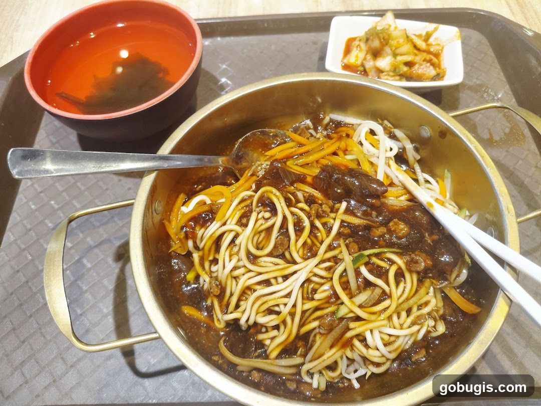 Noodles with Sauce and Side Dish