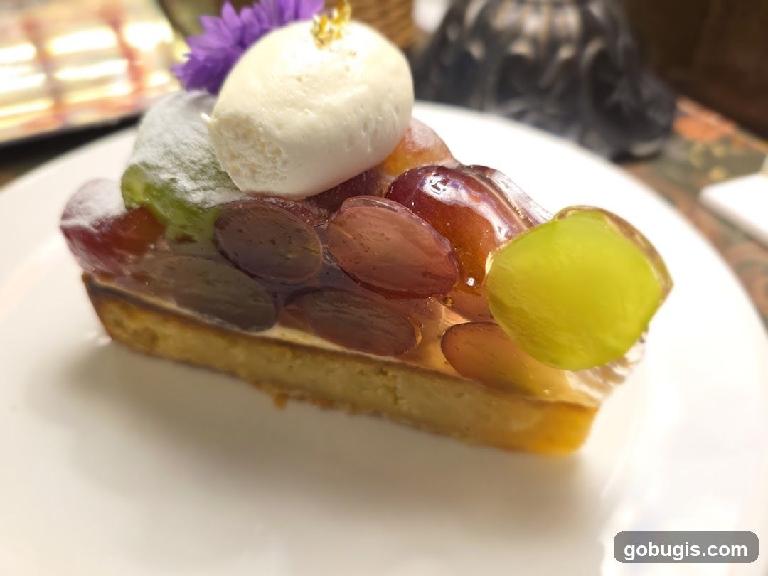 Grape Tart with Cream