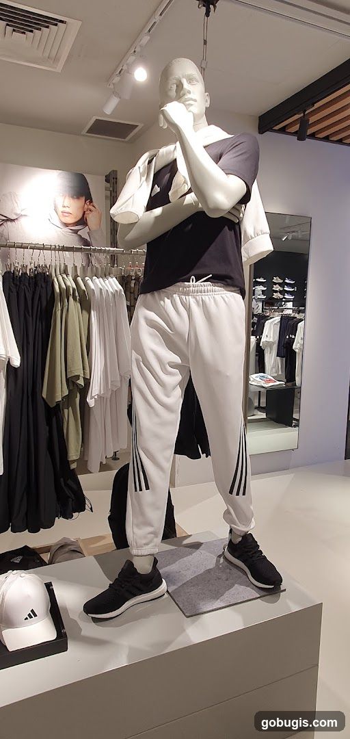Mannequin in athletic wear