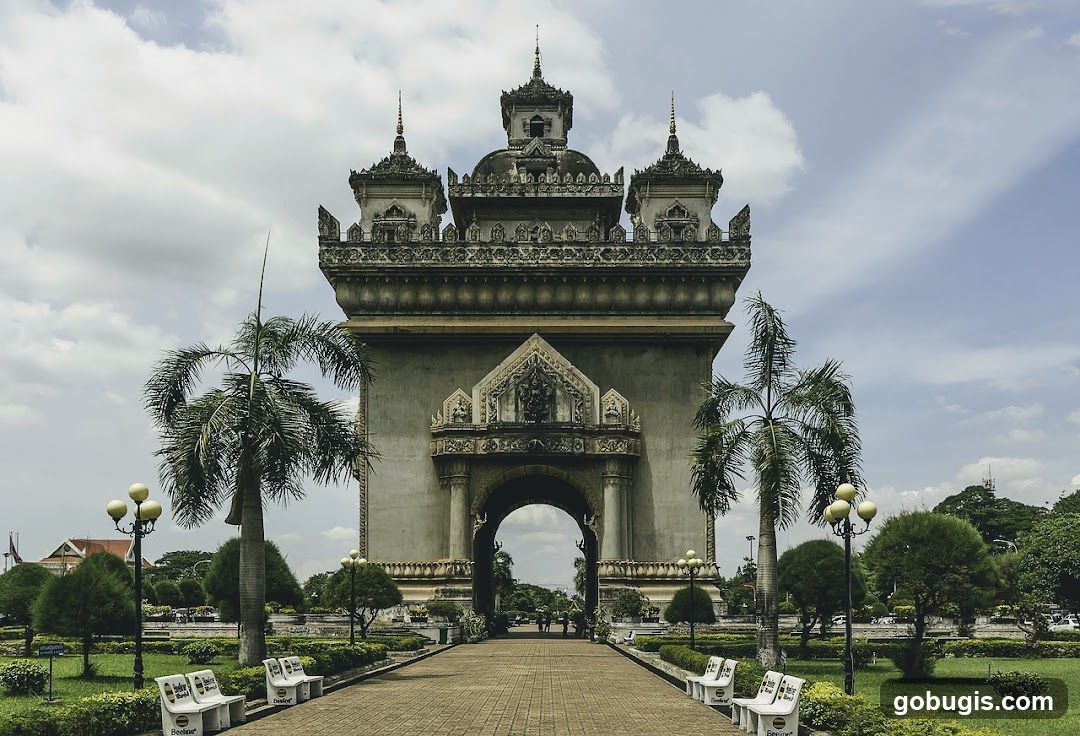 Patuxai Monument