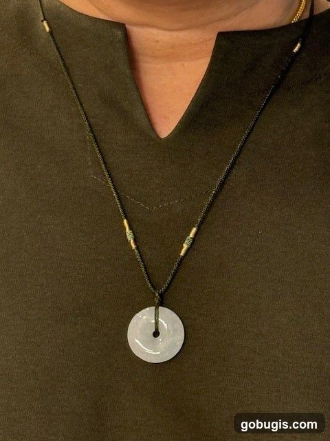 Jade pendant necklace