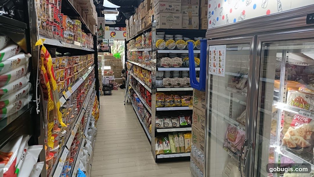 Grocery Store Aisle