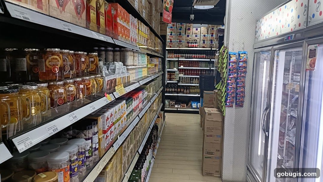 Aisle of a grocery store