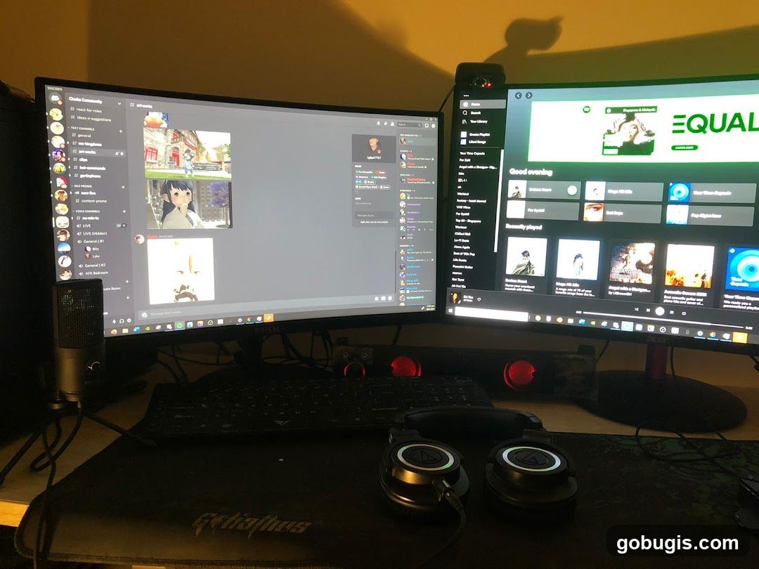 Dual Monitor Setup with Discord and Spotify