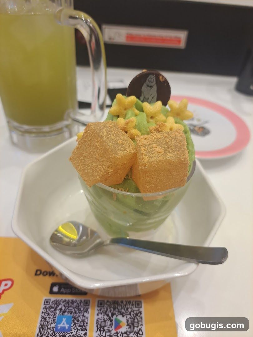 Matcha dessert with drink