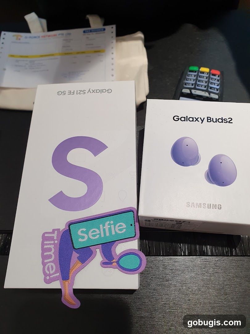 Samsung Galaxy S21 FE 5G and Galaxy Buds 2