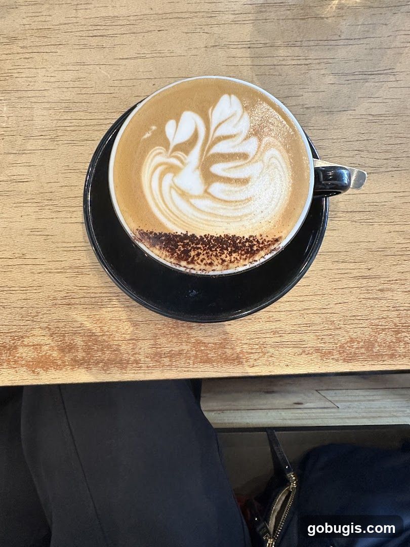 Latte with Swan Art
