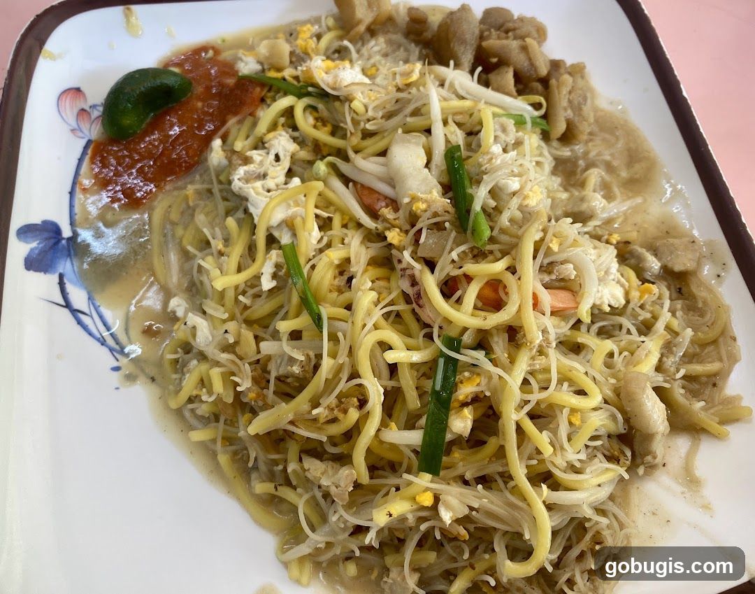 Noodles with Seafood and Chili Sauce