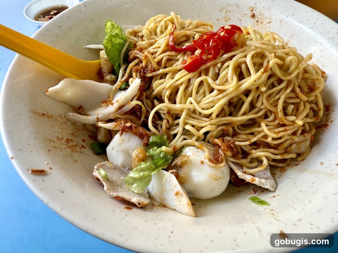 Noodles with Fish Balls and Sliced Fish