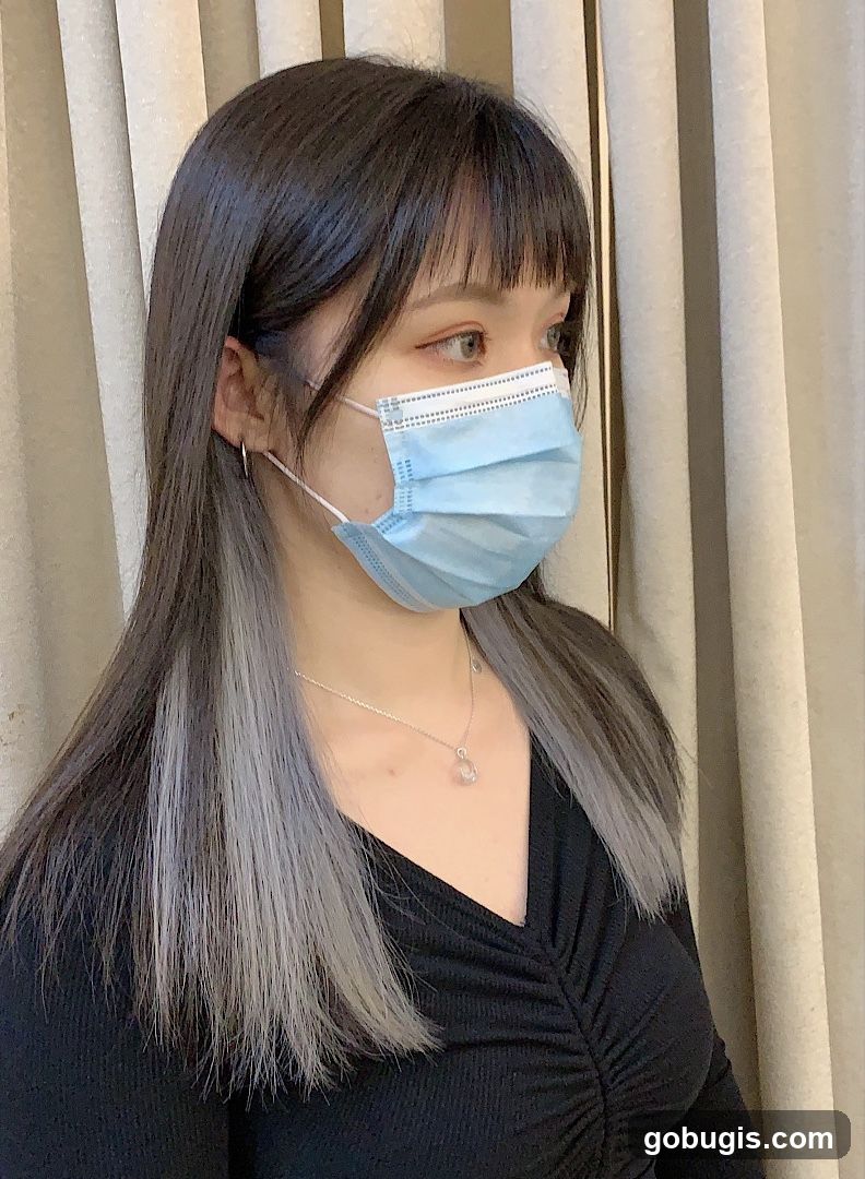 Woman wearing a face mask