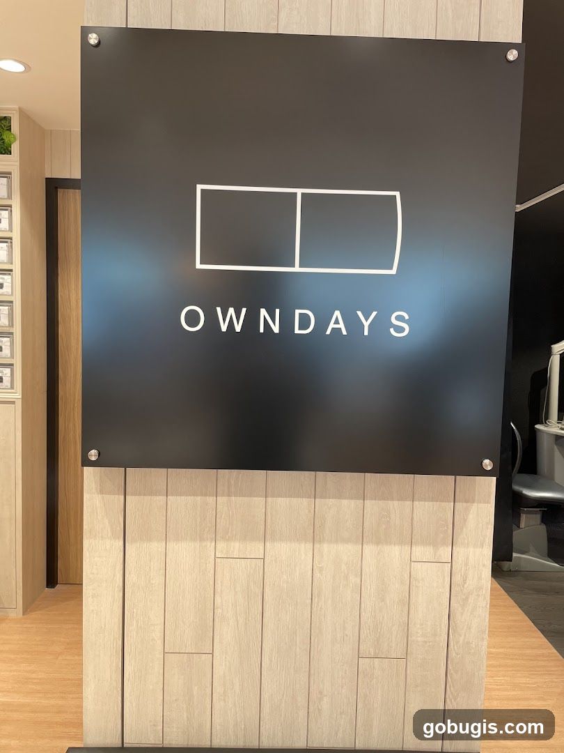 OWNDAYS Sign