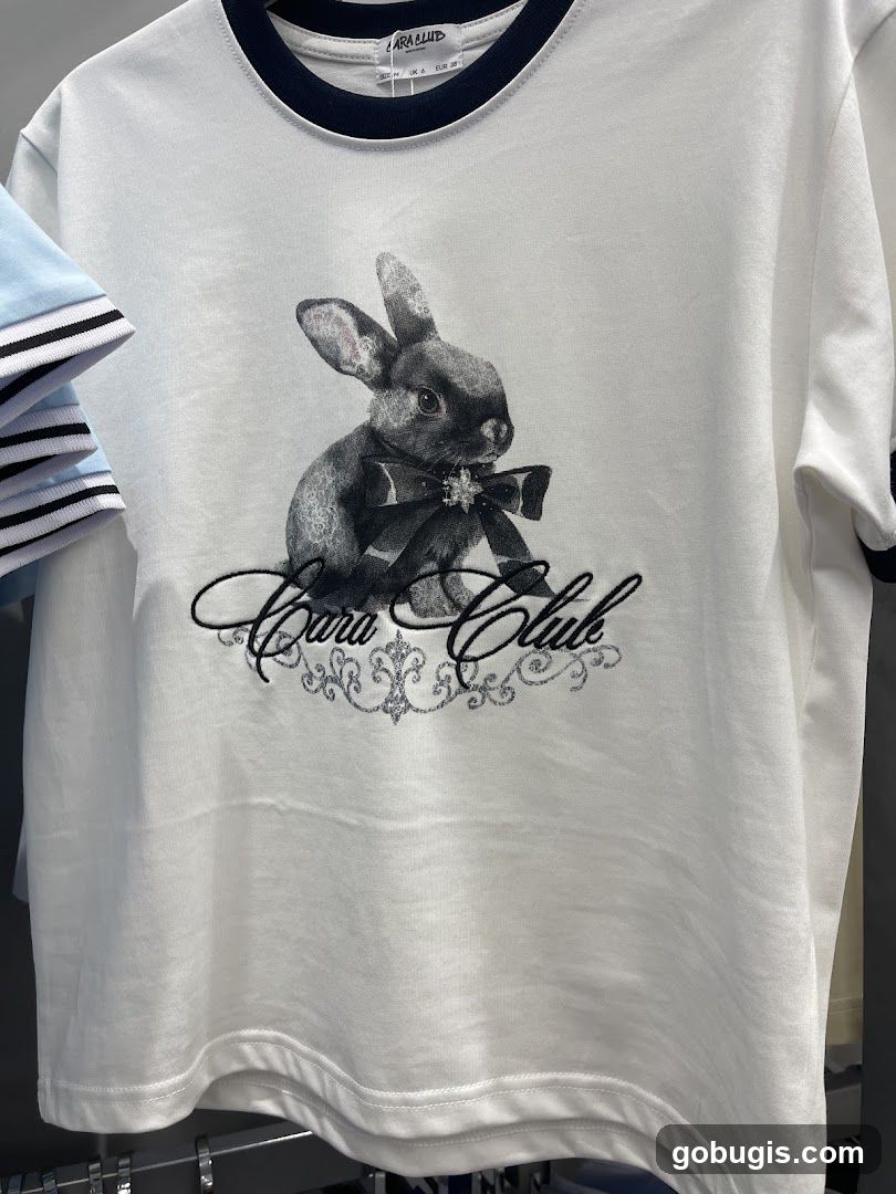 T-shirt with bunny graphic
