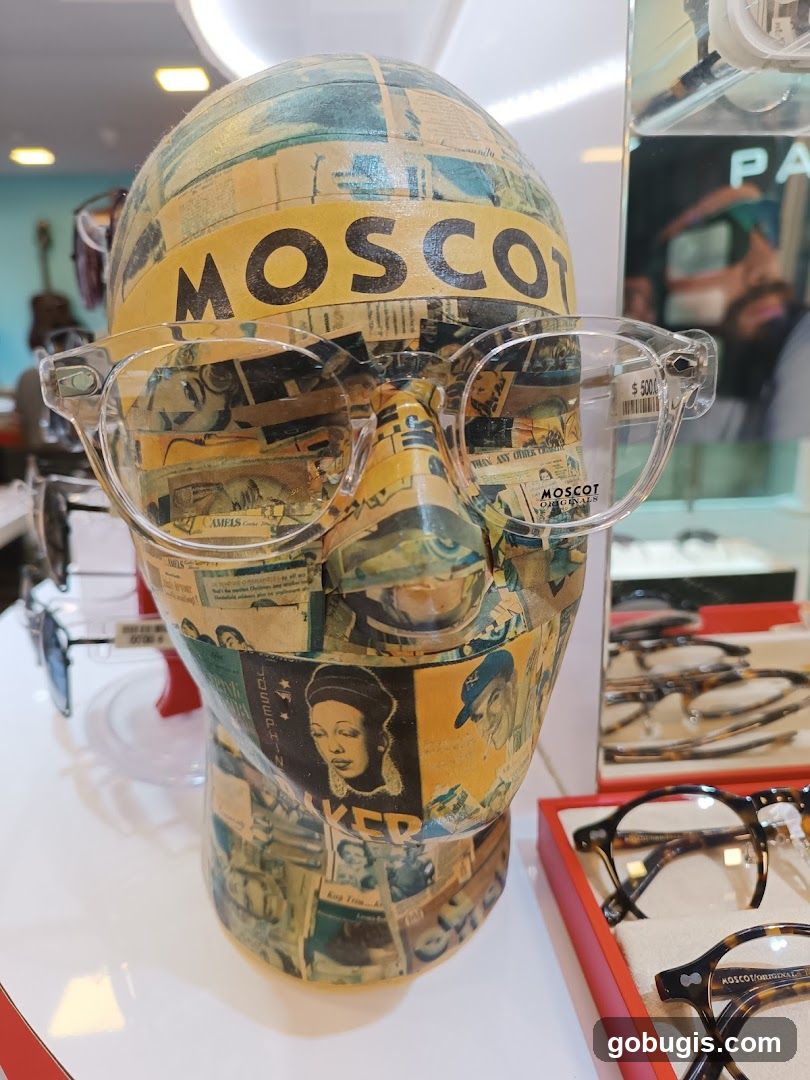 Eyeglasses Display