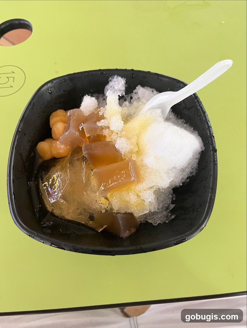 Dessert with shaved ice and jelly